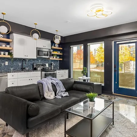 Hermetic Heart Of Midtown Semblance King Bed Studio Apartment